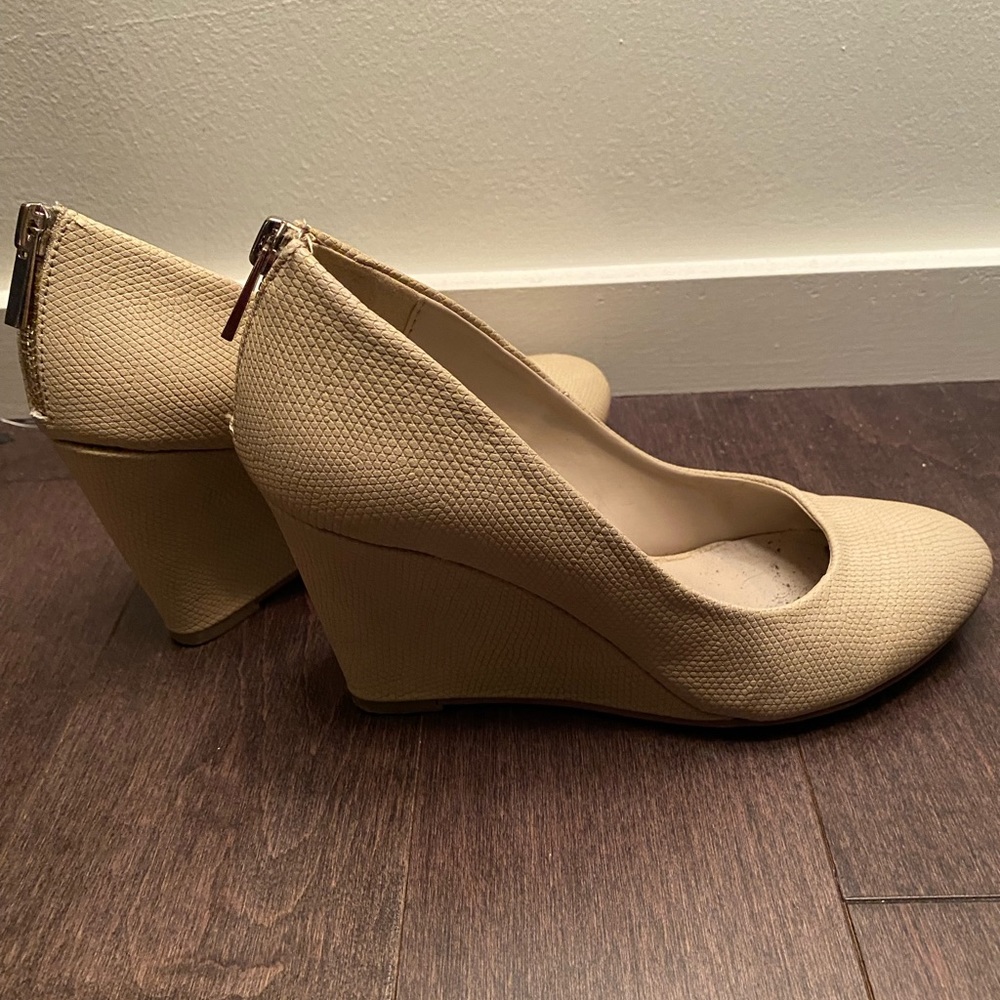 Cream Wedges